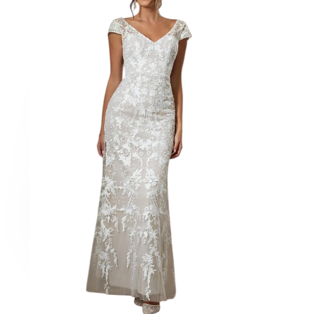 Azazie Devonna‎ Diamond White Sheath V-Neck Sequins Lace Dress